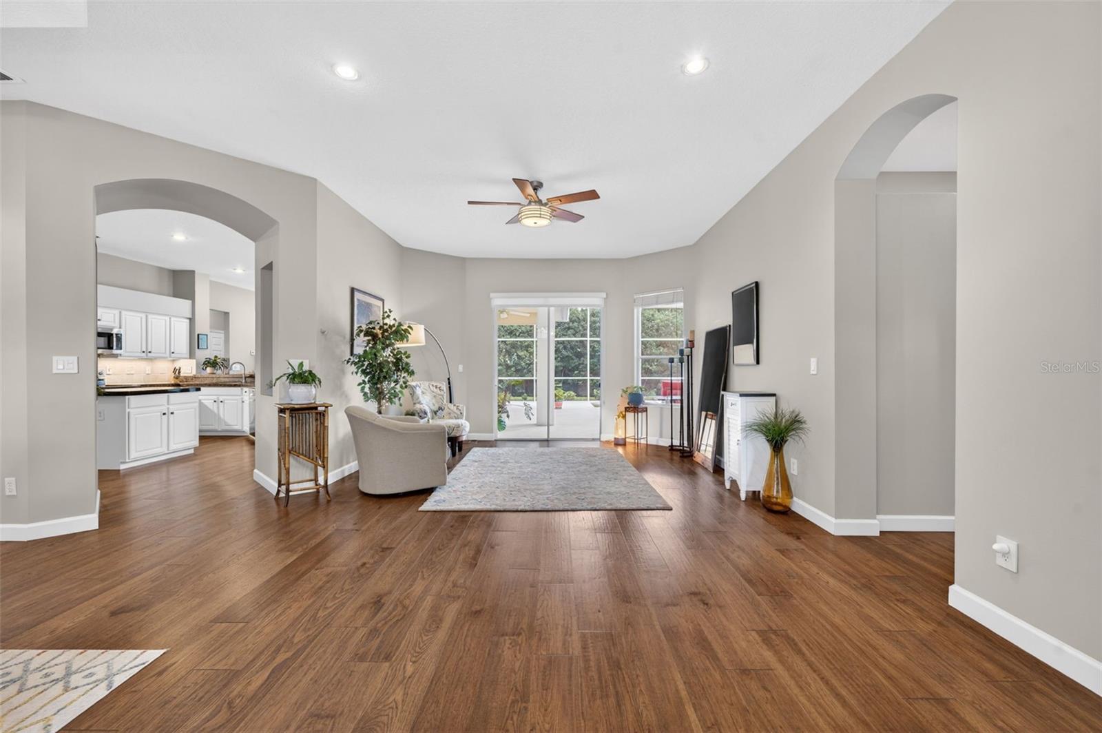 411 DEER POINTE CIRCLE
