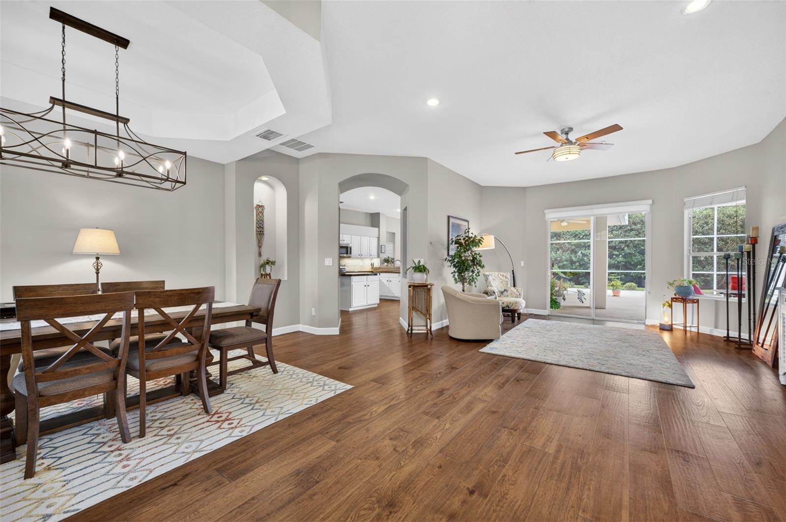 411 DEER POINTE CIRCLE