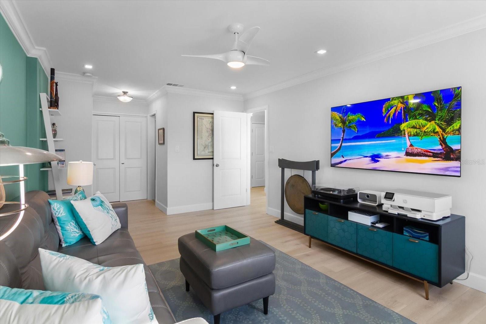 HARBOR HOUSE - Residential