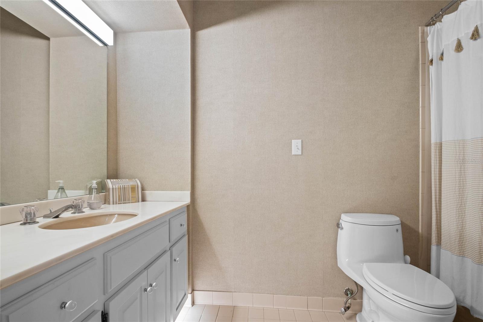 MOUNTAIN LAKE ESTATES - Residential