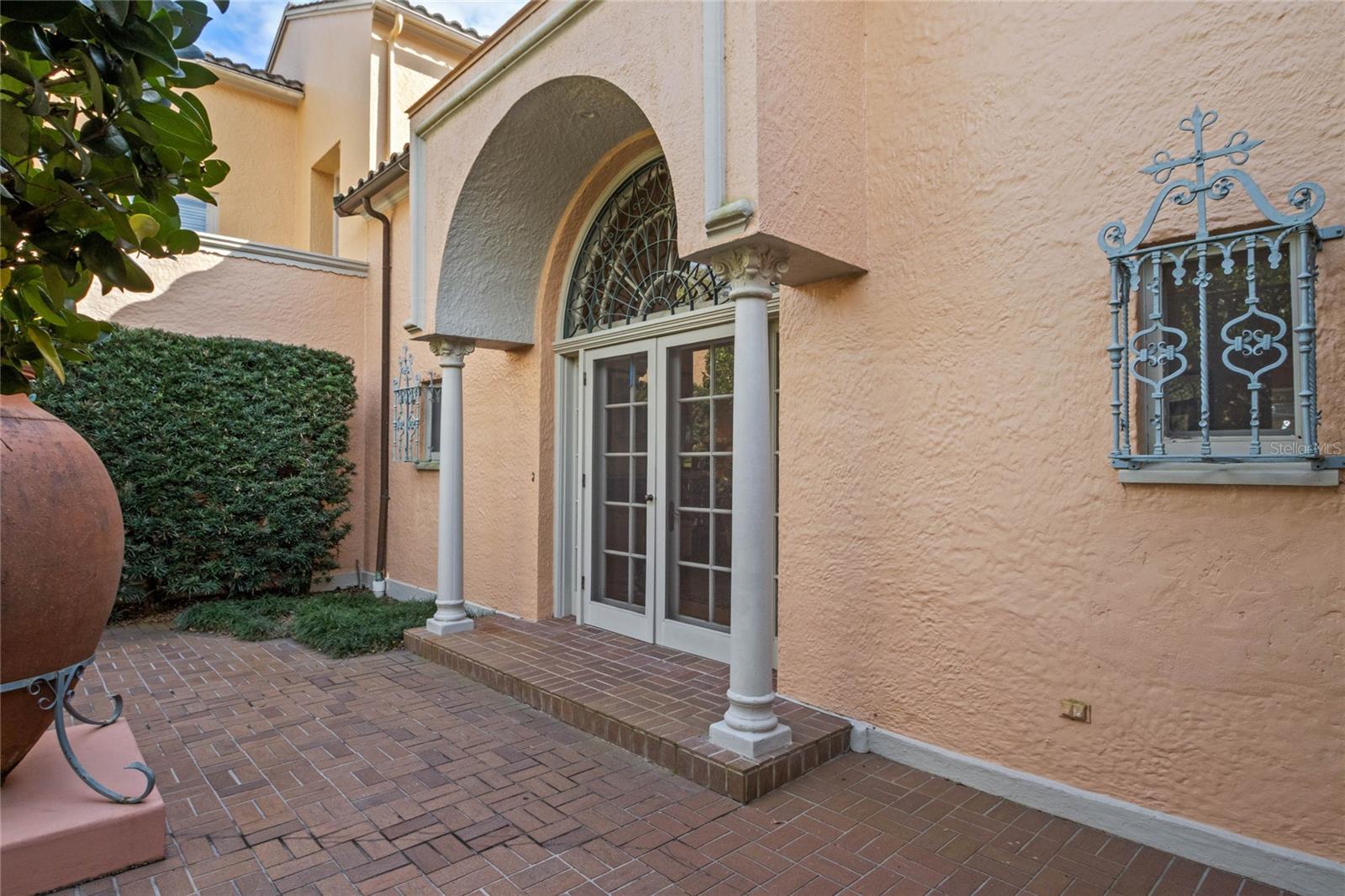 MOUNTAIN LAKE ESTATES - Residential