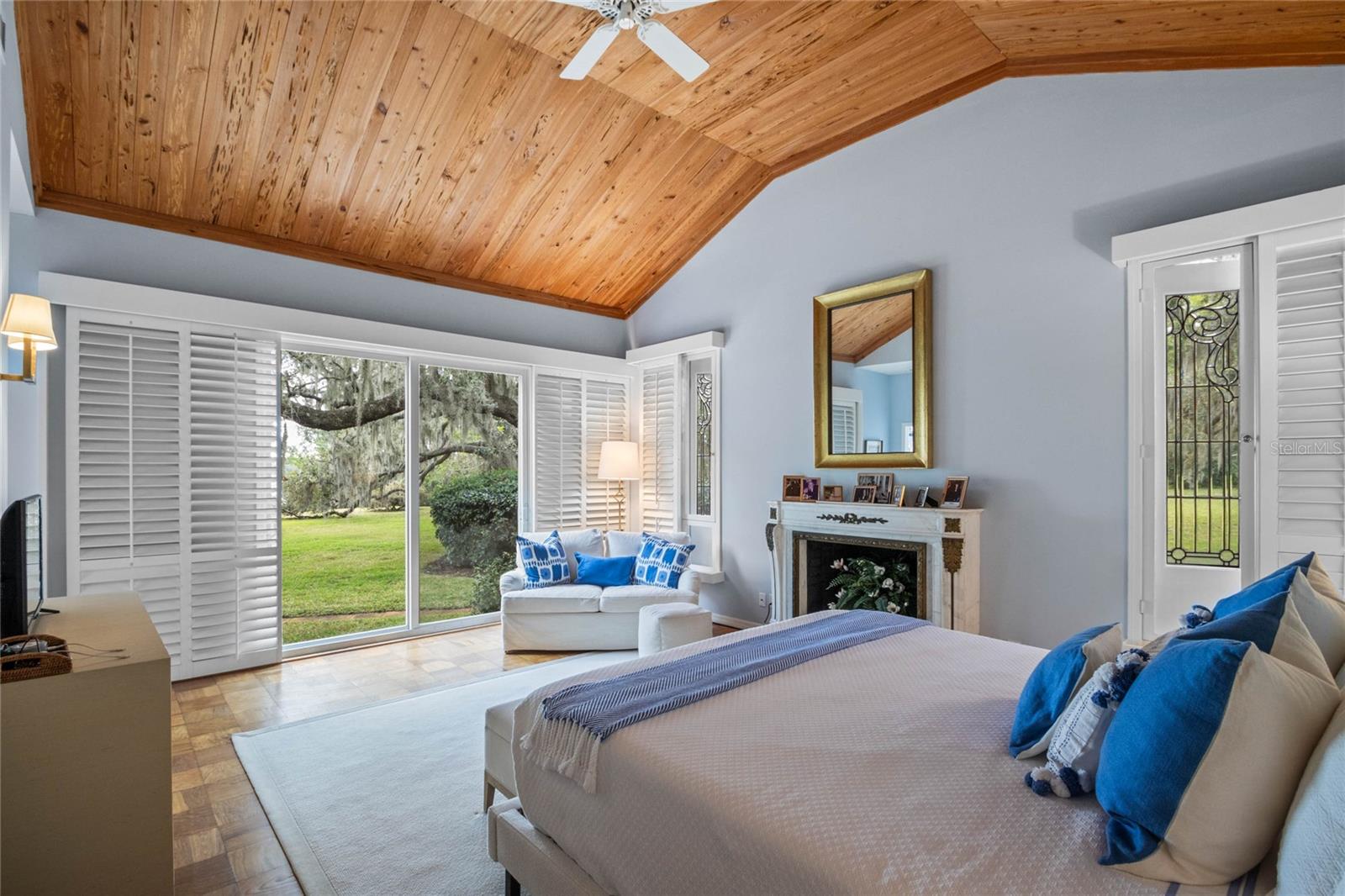 MOUNTAIN LAKE ESTATES - Residential