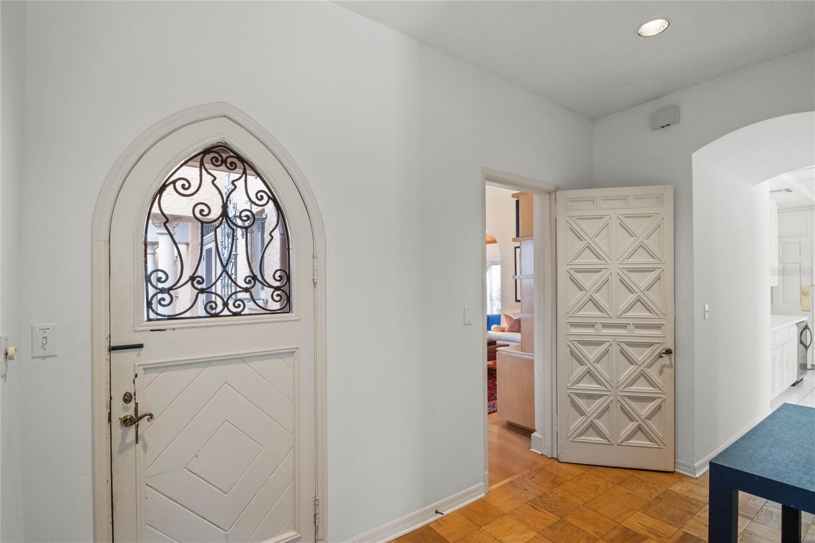 MOUNTAIN LAKE ESTATES - Residential