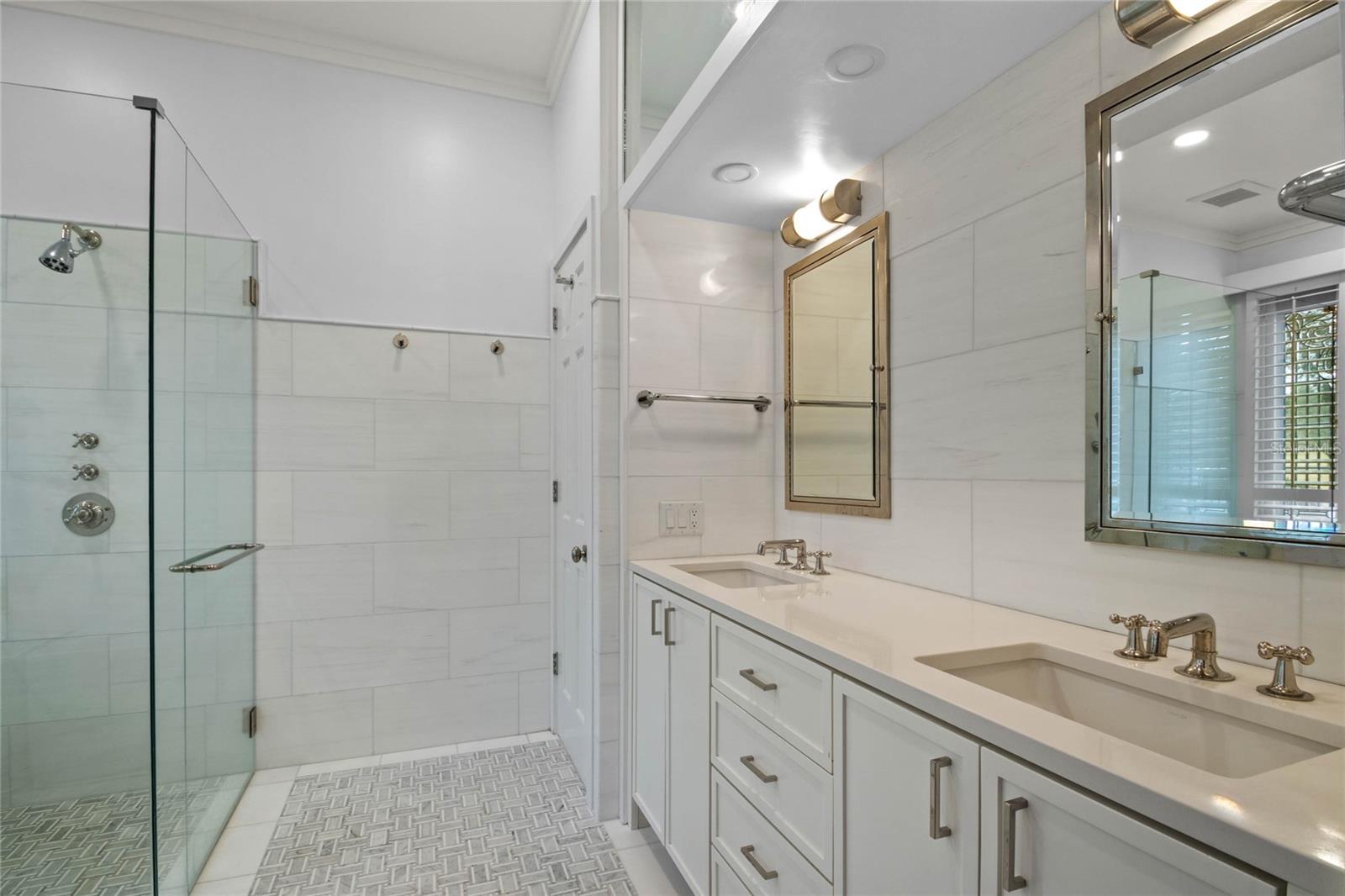 MOUNTAIN LAKE ESTATES - Residential