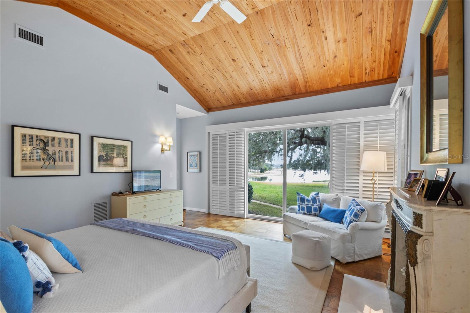 MOUNTAIN LAKE ESTATES - Residential