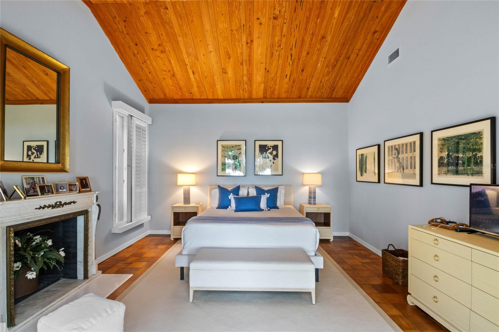 MOUNTAIN LAKE ESTATES - Residential