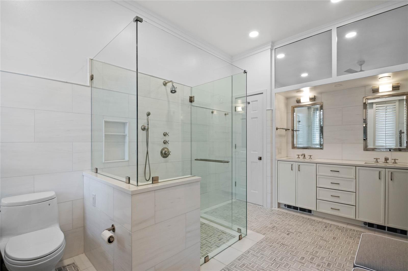 MOUNTAIN LAKE ESTATES - Residential