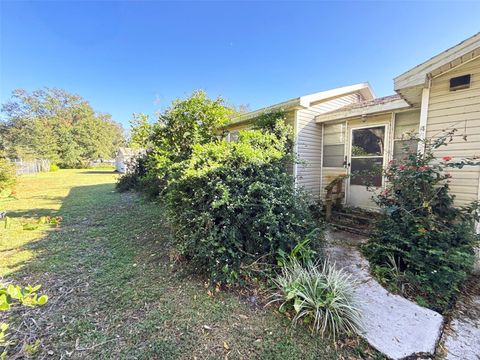 A home in AUBURNDALE