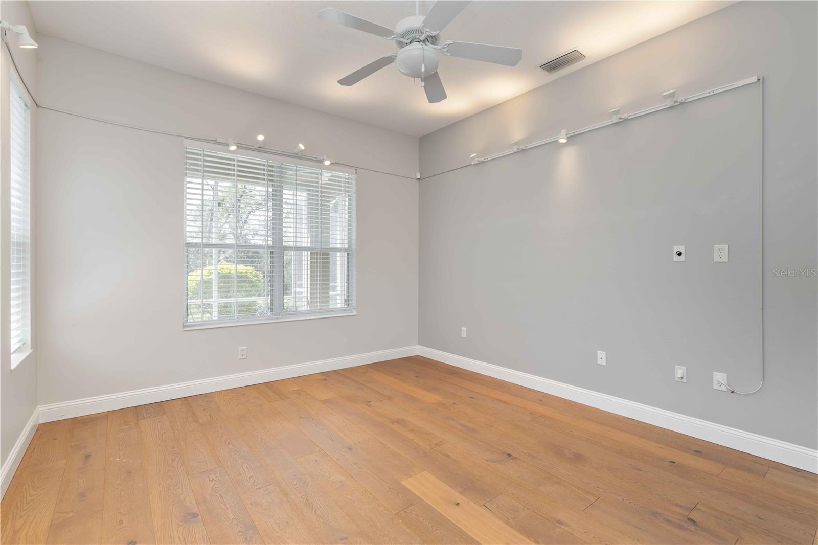 ASHLEY TRACE AT UNIVERSITY PLACE - Residential