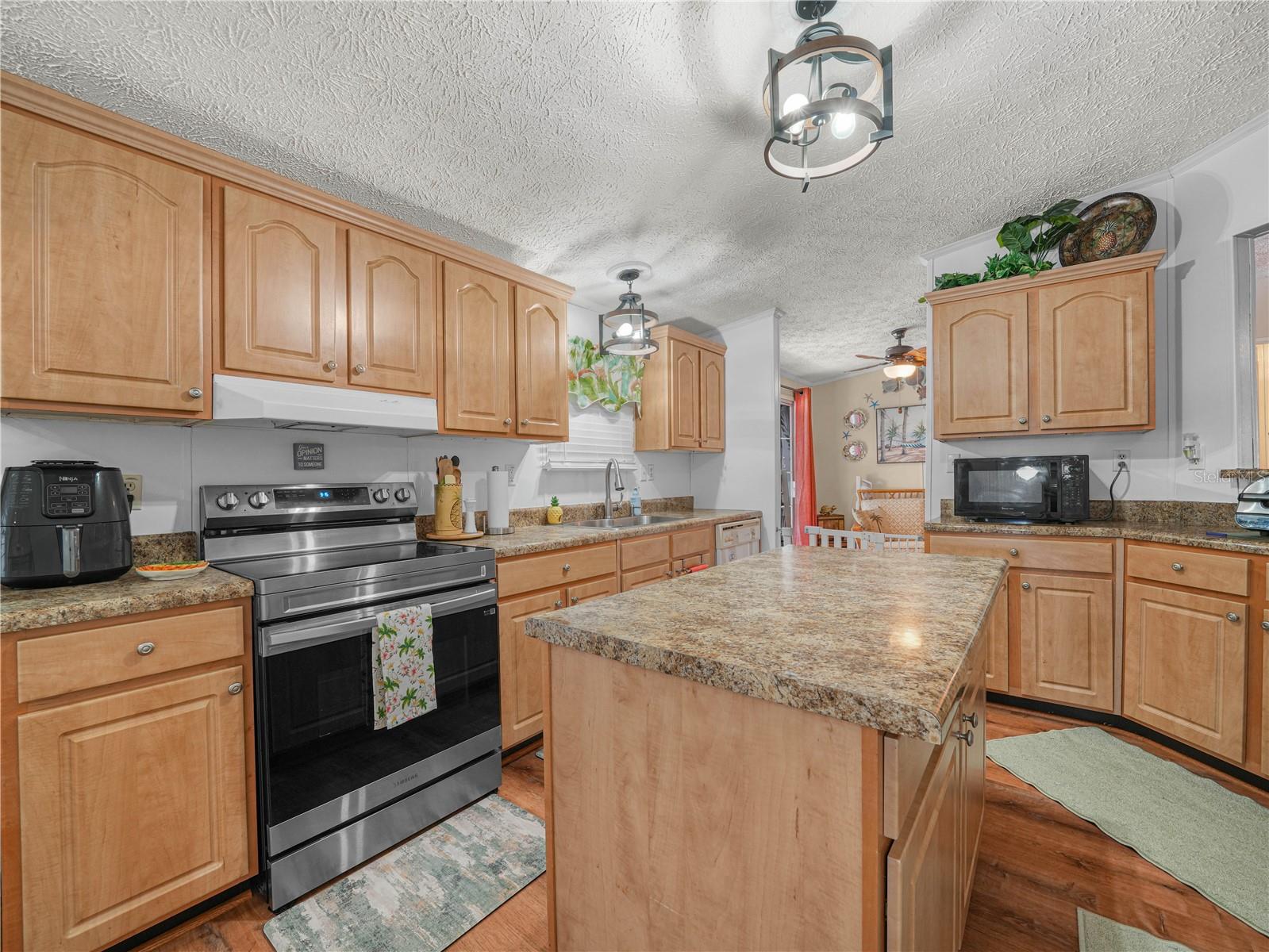 TAYLOR CRK ISLES UN V - Residential