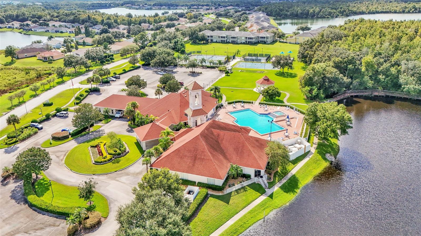 CARILLON LAKES - Residential