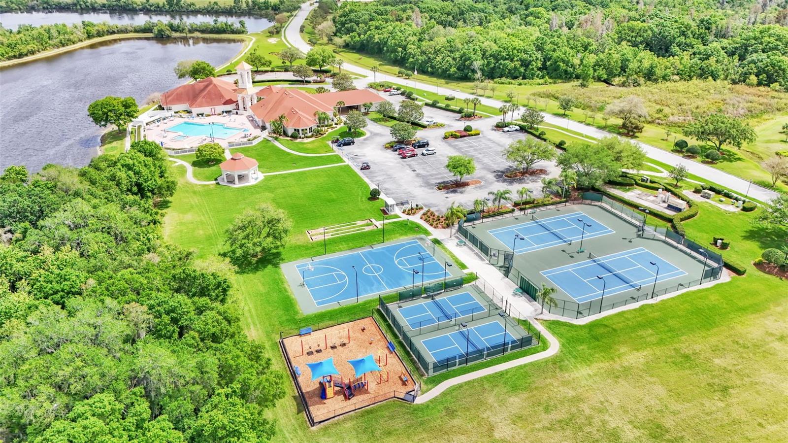 CARILLON LAKES - Residential