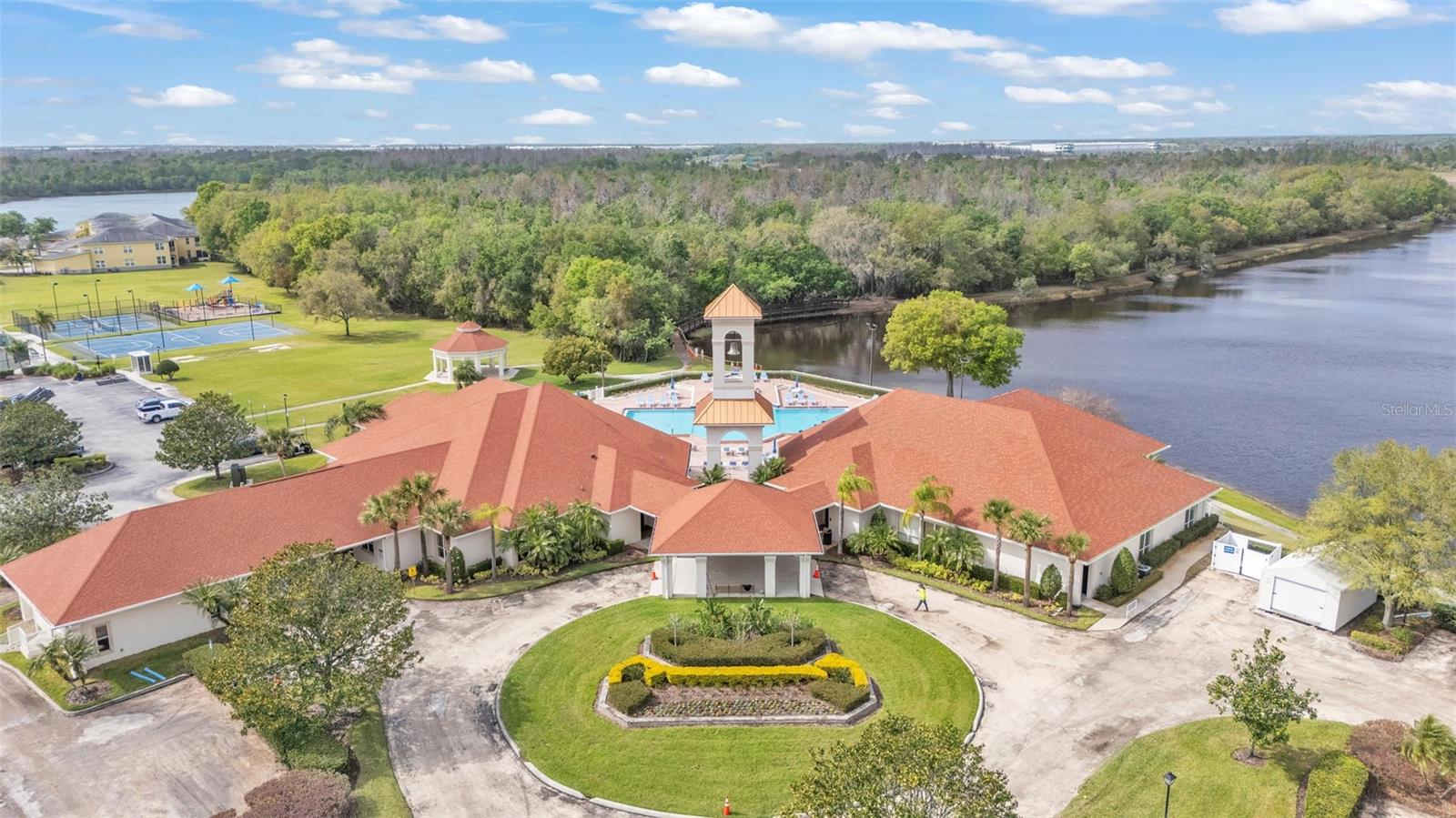 CARILLON LAKES - Residential