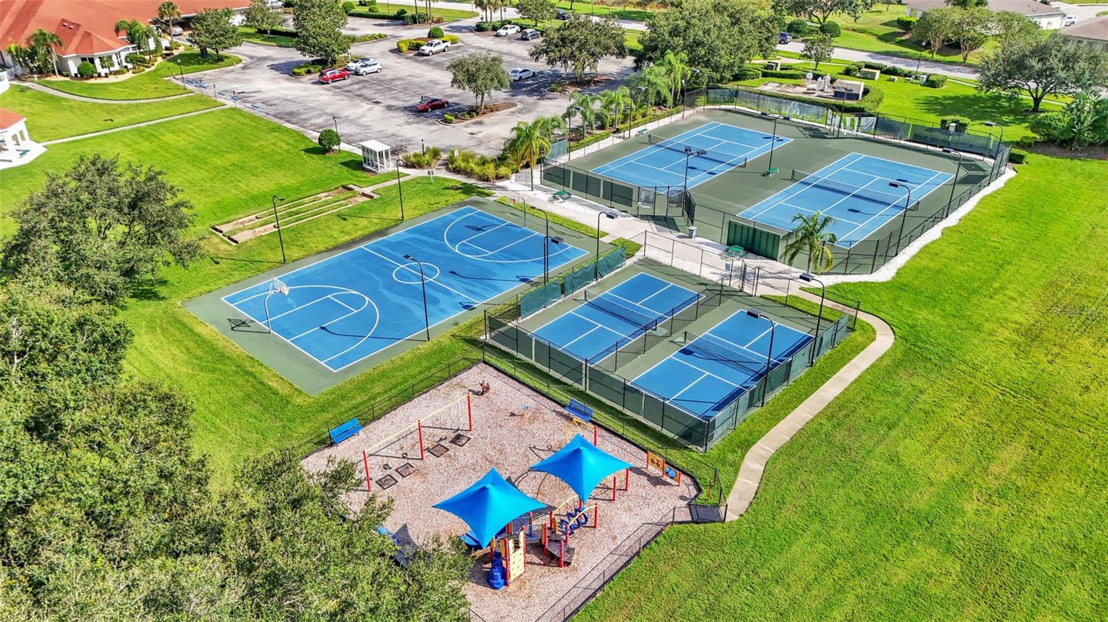 CARILLON LAKES - Residential