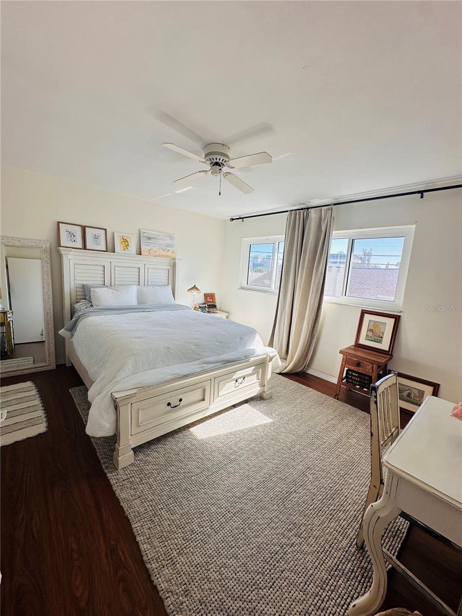 1221 DREW STREET D9