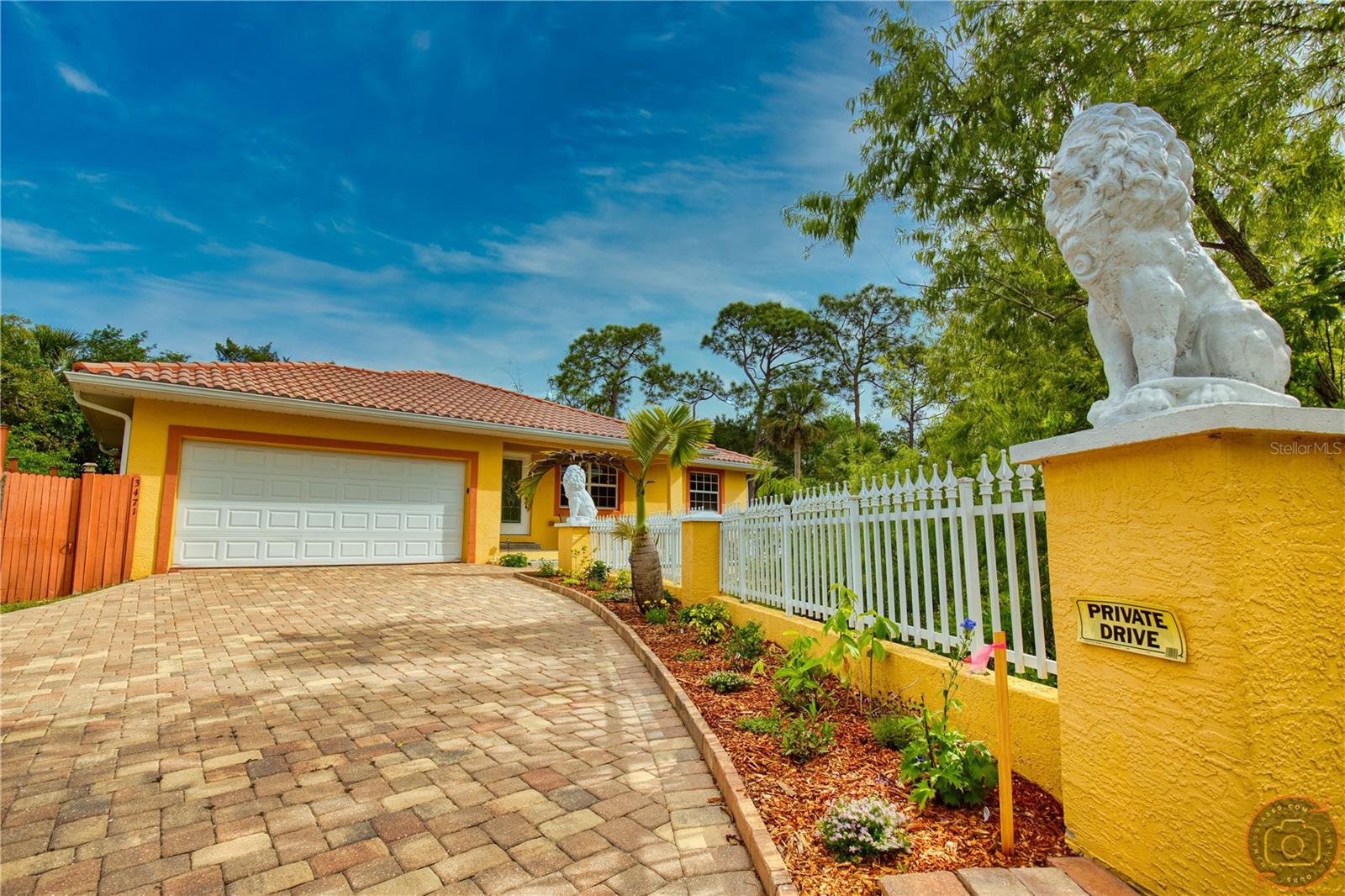 2025 AVAILABLE: FEB, MAR, APR, JUN, JUL, AUG, SEP, OCT, NOV, DEC.
2026 AVAILABLE: JAN, APR.
BOOK AT: $4800/PER MONTH (SEASON IS DEC-APRIL, 3 MONTHS MINIMUM)
BOOK AT: $2900/PER MONTH (OFF SEASON IS MAY-NOV, 1 MONTH MINIMUM)
*PRICES MAY VARY DEPENDING ON NUMBER OF NIGHTS BOOKED*
Furnished Seasonal Short-term single-family in South Venice! Cute Florida Home with an inviting floor plan to enjoy the private back yard oasis from the lanai and pool. Close to restaurants and shopping. This 3 Bedroom, 2 Bathroom home offers 1,307 square feet of living with the comfort of a split floor plan. Upon entering the front door, you are met with an inviting family room and a fully equipped kitchen with a dining area leading to the pool and lanai. The 1st bedroom offers an adjoining master bath with walk-in shower with the 2nd spacious bedroom offering a 2 Twin beds and leads to the main bath. The 3rd Bedroom has a backyard oasis view and provides a Queen bed. Extras include the sizable back yard overlooked by the patio with a covered area for outdoor toys, and a full-sized washer and dryer for convenience. Located just a short distance from the desirable Manasota Beach where you can pass your days living like a local while enjoying all the amenities of this amazing location from restaurants, the beach, ending the day watching the sunset at the beach, always returning home to your serene retreat.
~Included in rent: Water, Sewer, Garbage, Cable TV or Streaming Service, Wi-Fi, Landscaping, Pool Service, Electric.
~Paid in full under 90 Days, $145 Booking Fee, $1000 Security Deposit, $250 Clean, plus 13% Tax.
~Close to the Venice Ferry, guest is responsible for tickets.