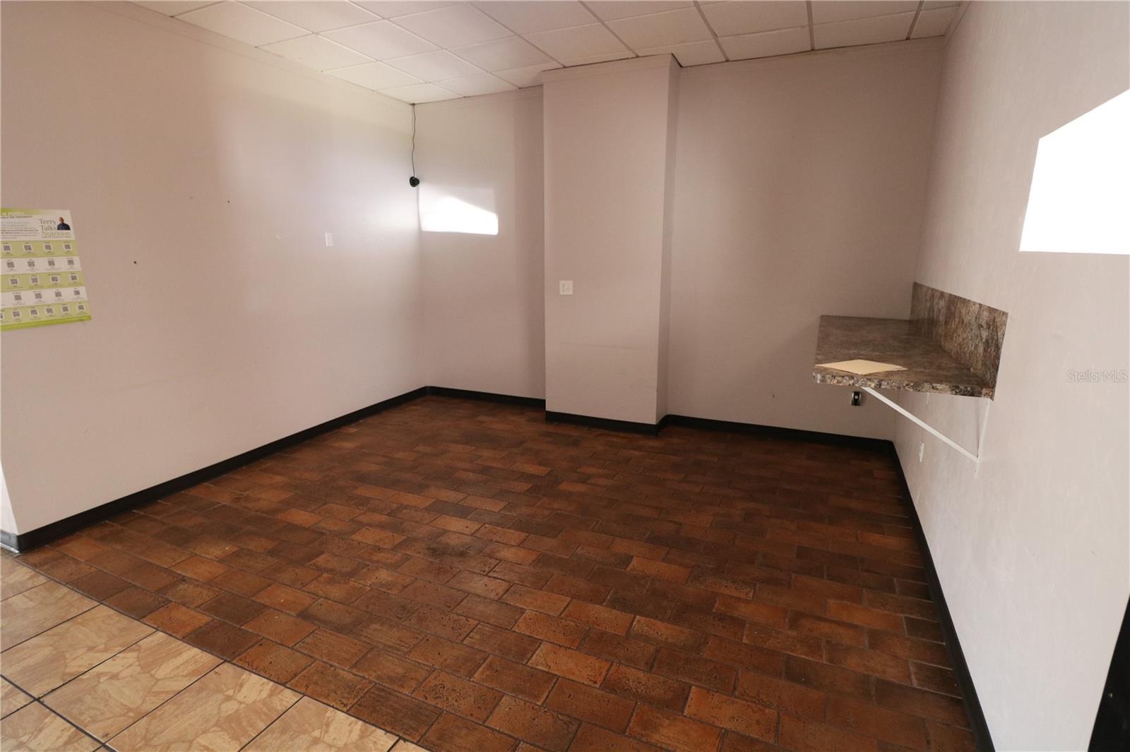 TAMPA- TARPON SPRINGS LAND COMPANY - Commercial Lease