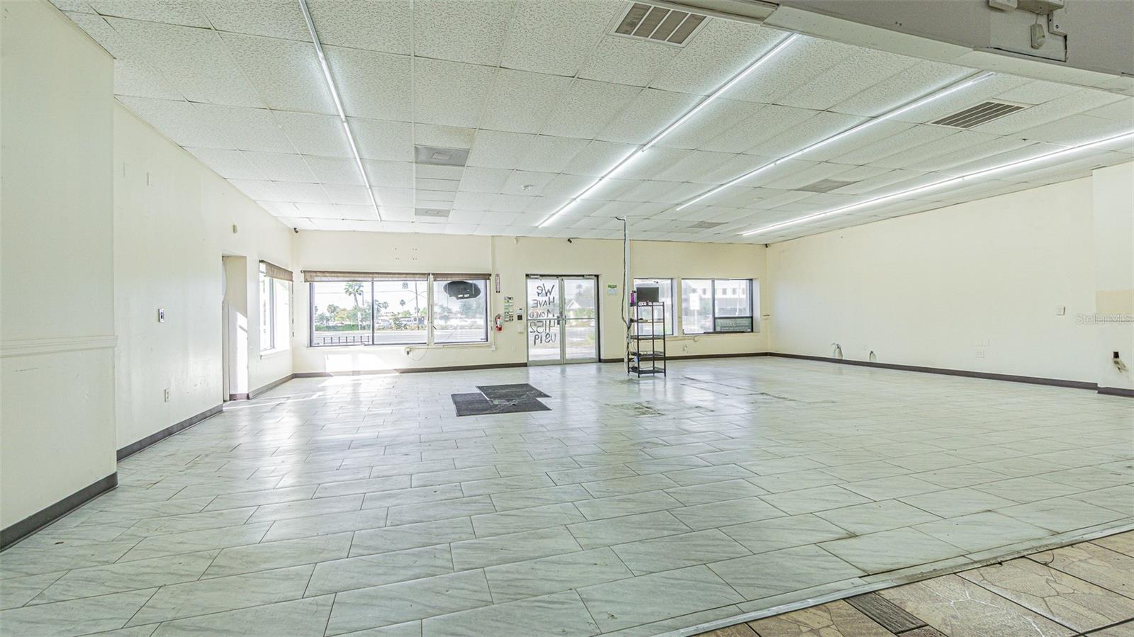 TAMPA- TARPON SPRINGS LAND COMPANY - Commercial Lease