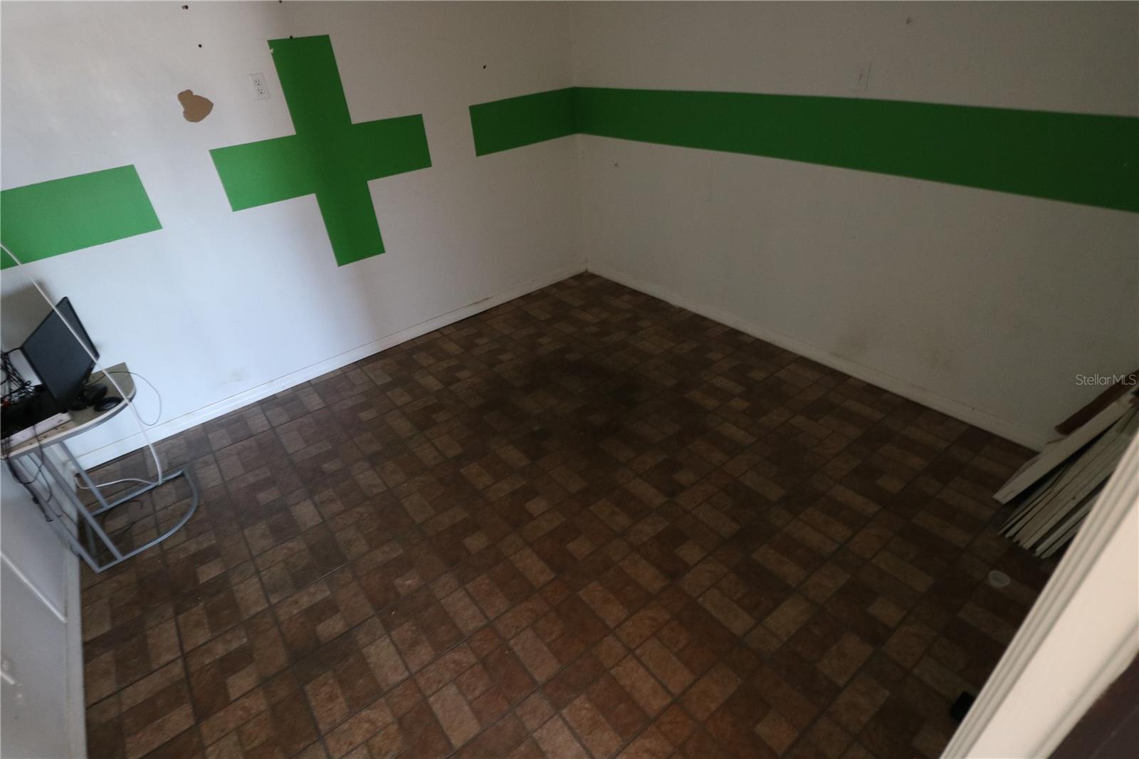 TAMPA- TARPON SPRINGS LAND COMPANY - Commercial Lease