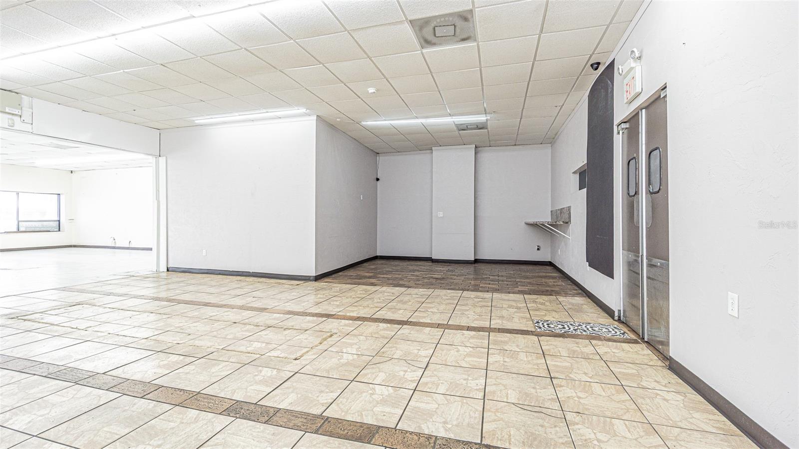 TAMPA- TARPON SPRINGS LAND COMPANY - Commercial Lease