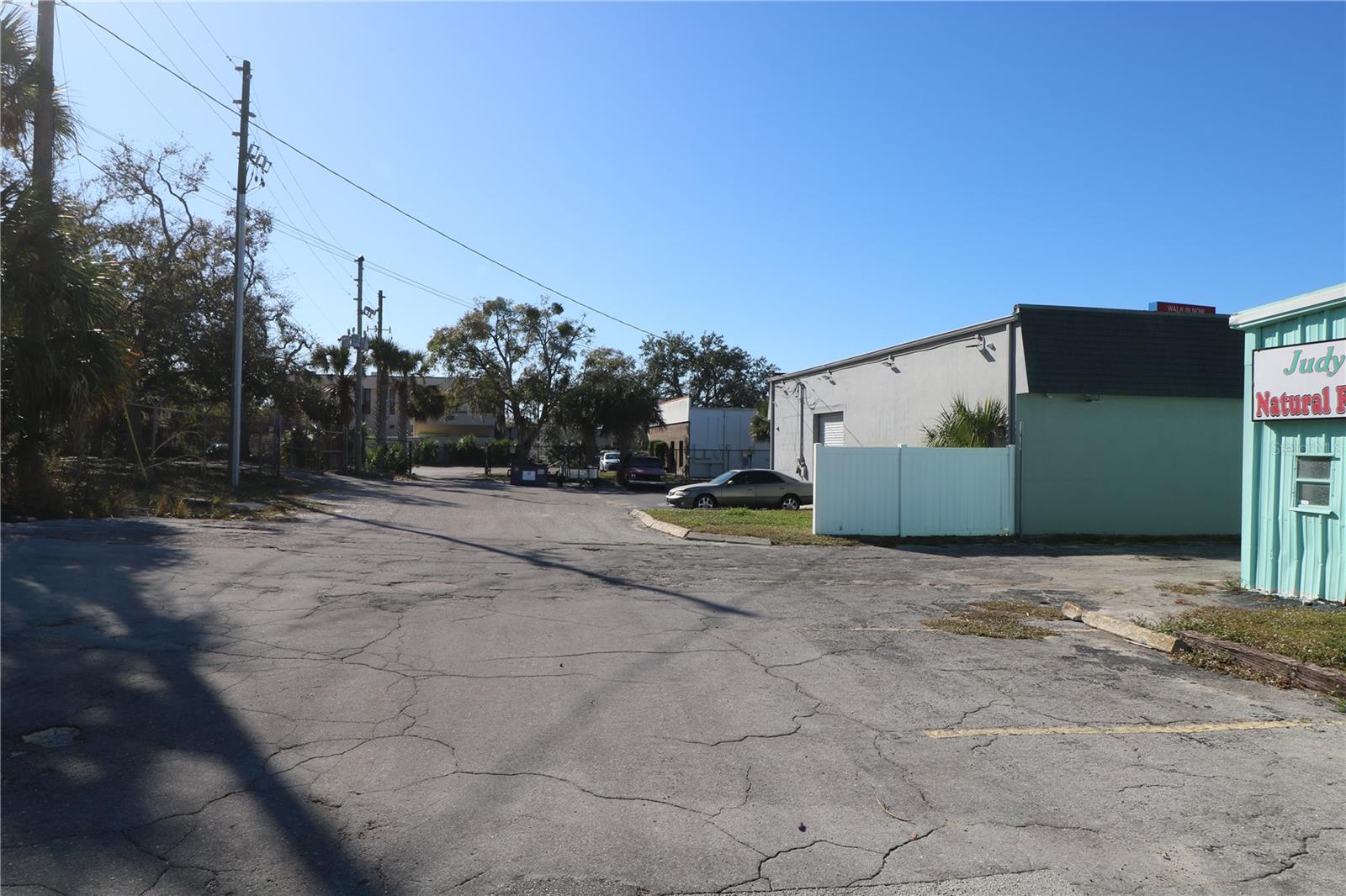 TAMPA- TARPON SPRINGS LAND COMPANY - Commercial Lease