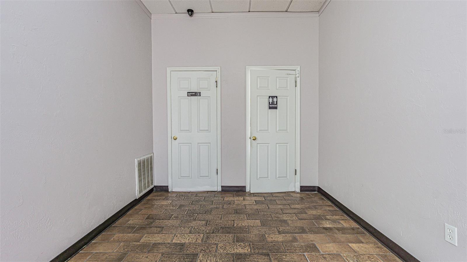 TAMPA- TARPON SPRINGS LAND COMPANY - Commercial Lease