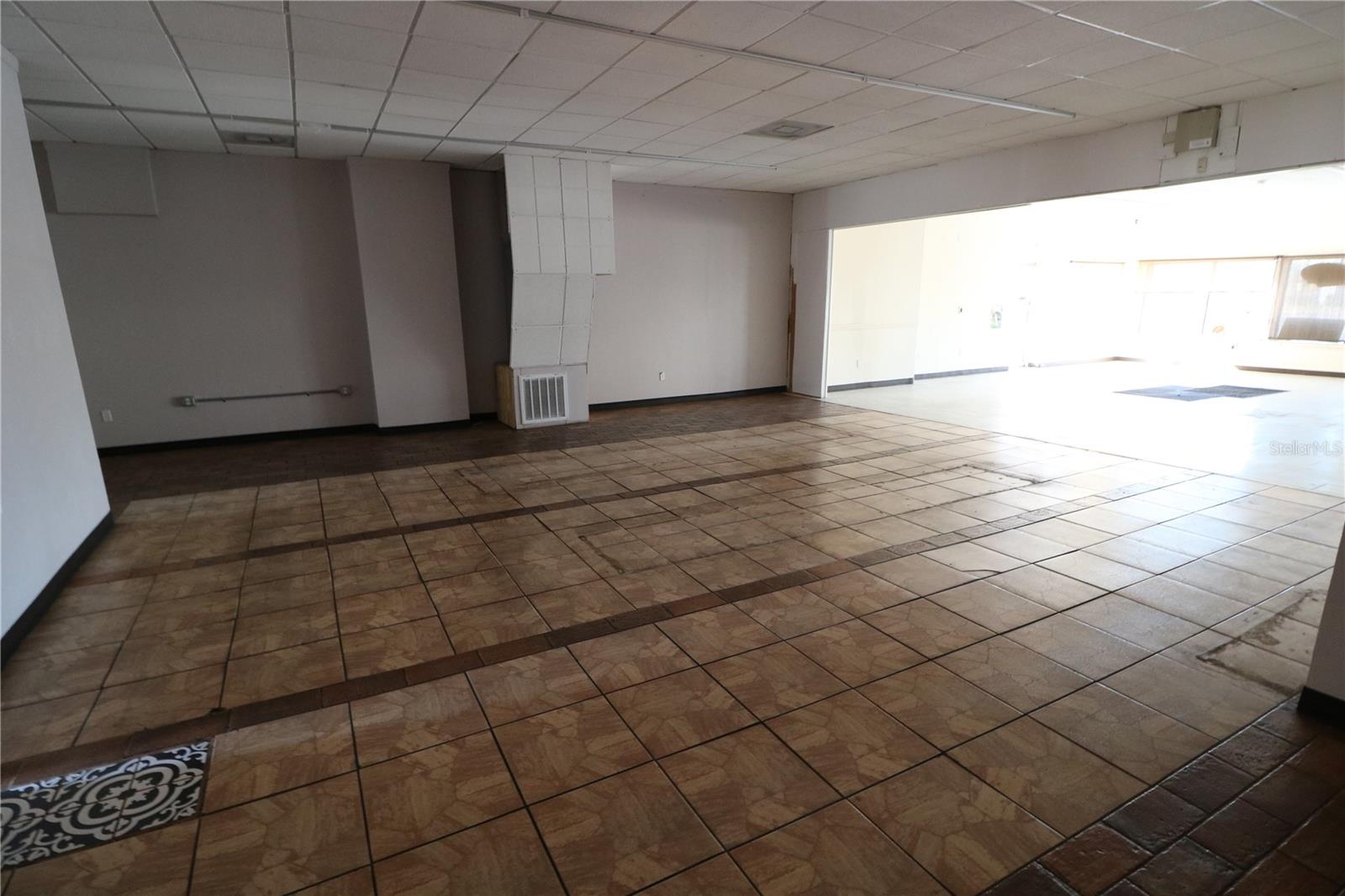 TAMPA- TARPON SPRINGS LAND COMPANY - Commercial Lease