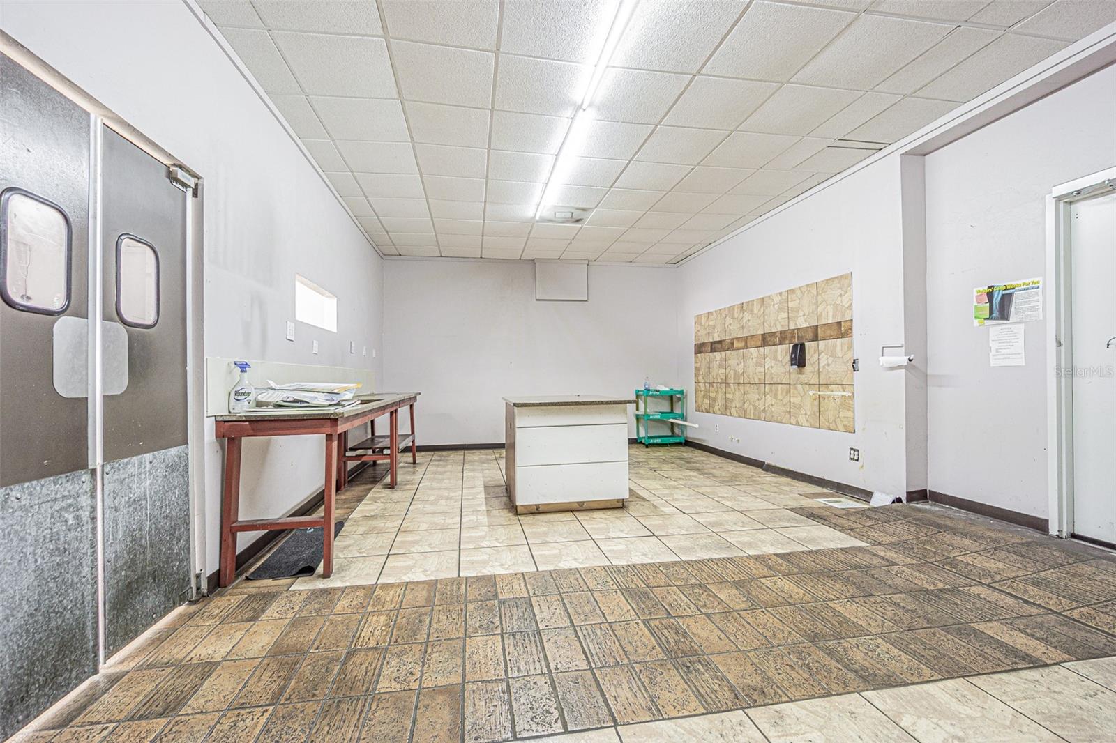 TAMPA- TARPON SPRINGS LAND COMPANY - Commercial Lease