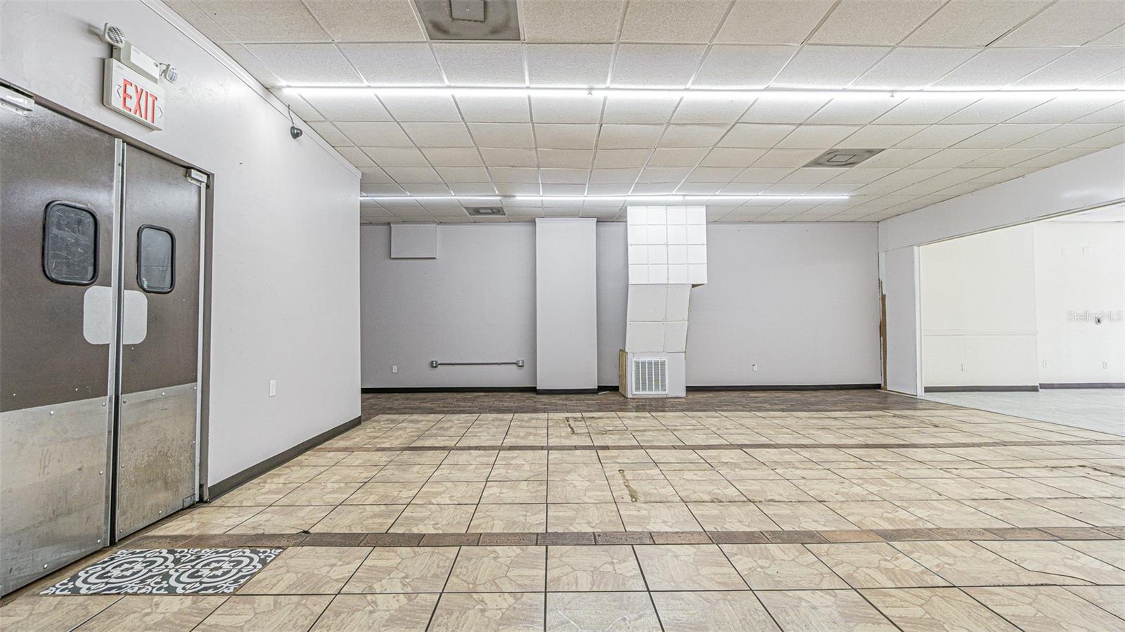 TAMPA- TARPON SPRINGS LAND COMPANY - Commercial Lease