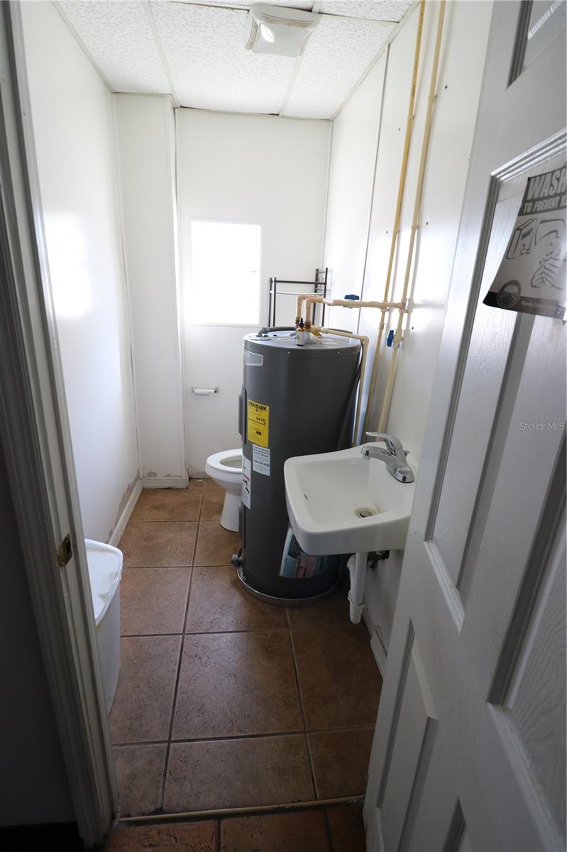 TAMPA- TARPON SPRINGS LAND COMPANY - Commercial Lease