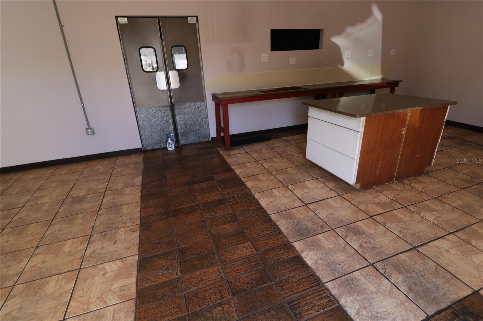 TAMPA- TARPON SPRINGS LAND COMPANY - Commercial Lease