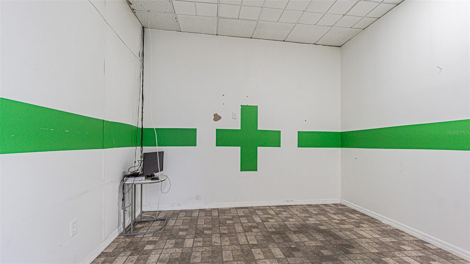 TAMPA- TARPON SPRINGS LAND COMPANY - Commercial Lease