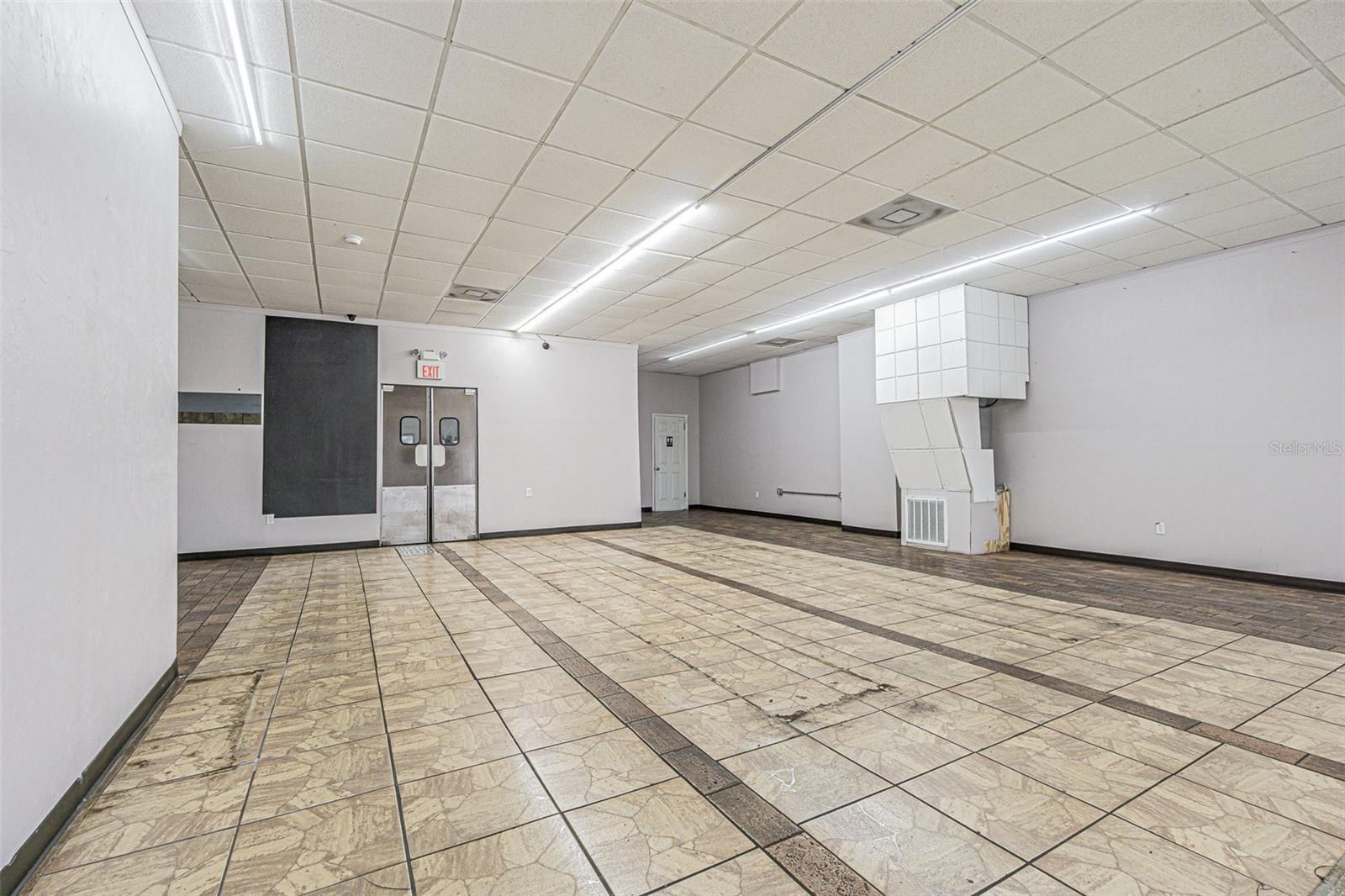 TAMPA- TARPON SPRINGS LAND COMPANY - Commercial Lease