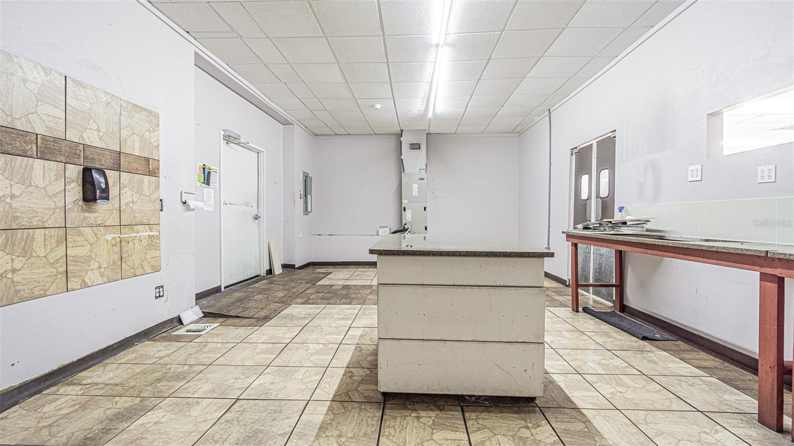 TAMPA- TARPON SPRINGS LAND COMPANY - Commercial Lease