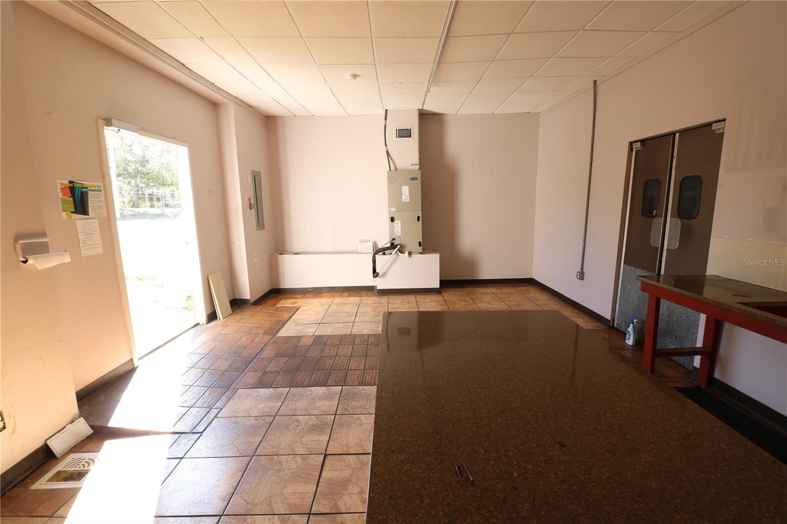 TAMPA- TARPON SPRINGS LAND COMPANY - Commercial Lease