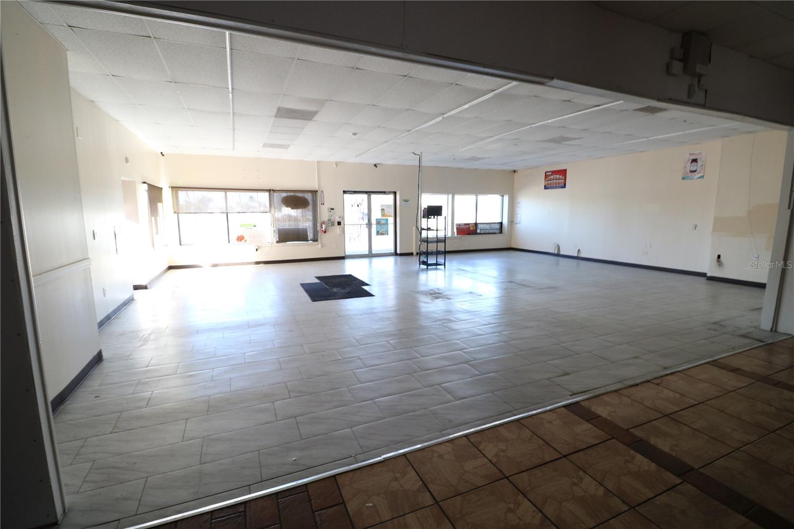 TAMPA- TARPON SPRINGS LAND COMPANY - Commercial Lease