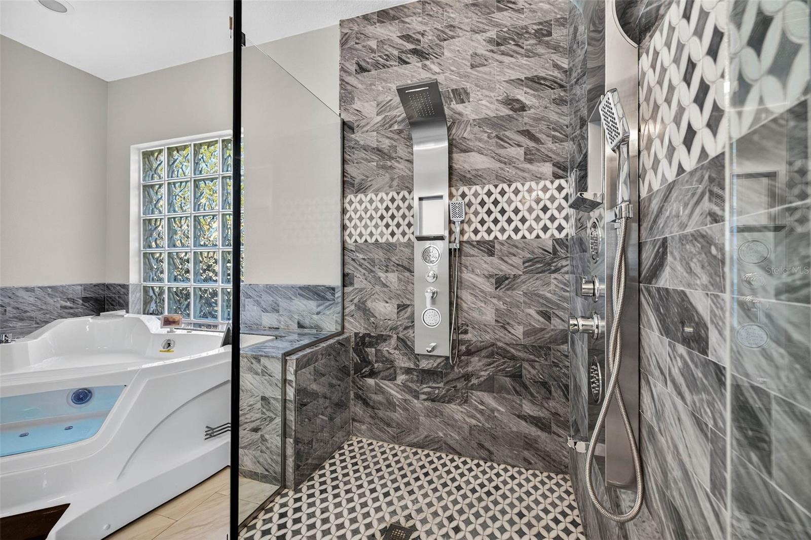 BAYOU CLUB ESTATES TR 5 PH 3 - Residential