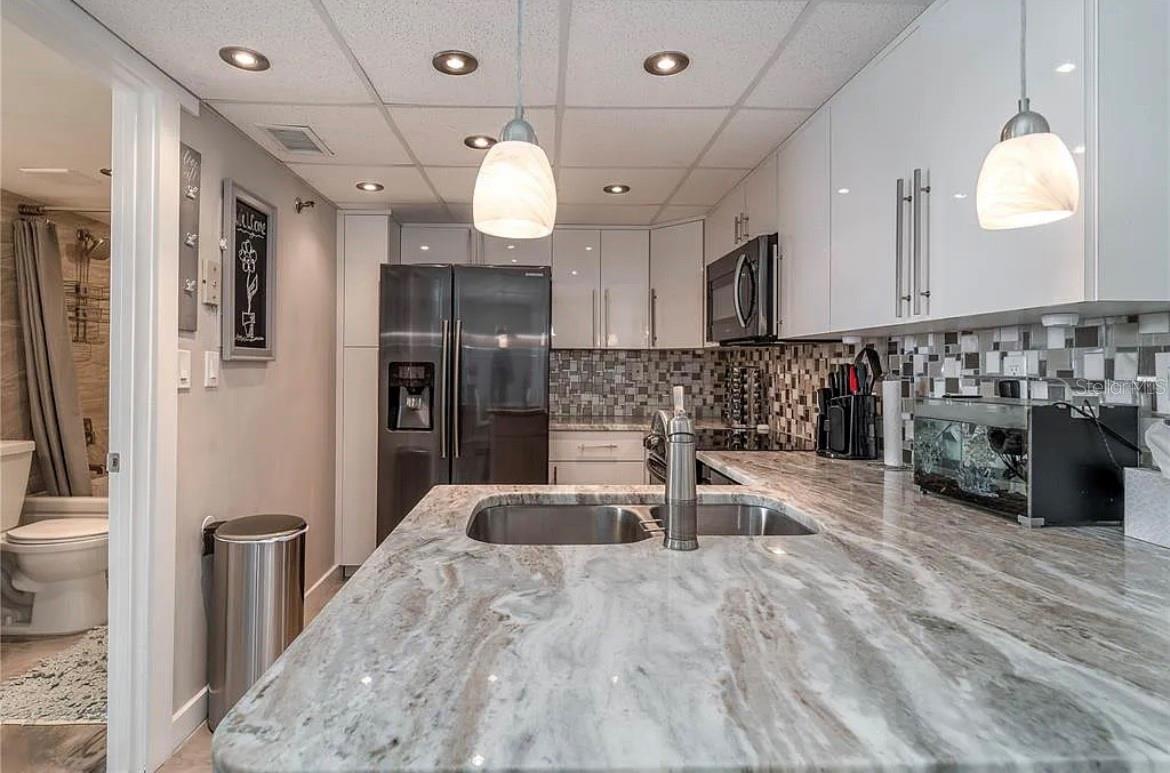 PROMENADES WEST - Residential Lease