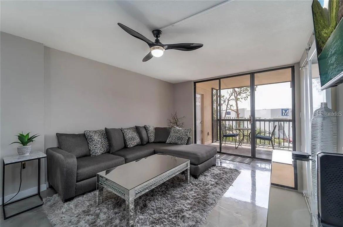 PROMENADES WEST - Residential Lease