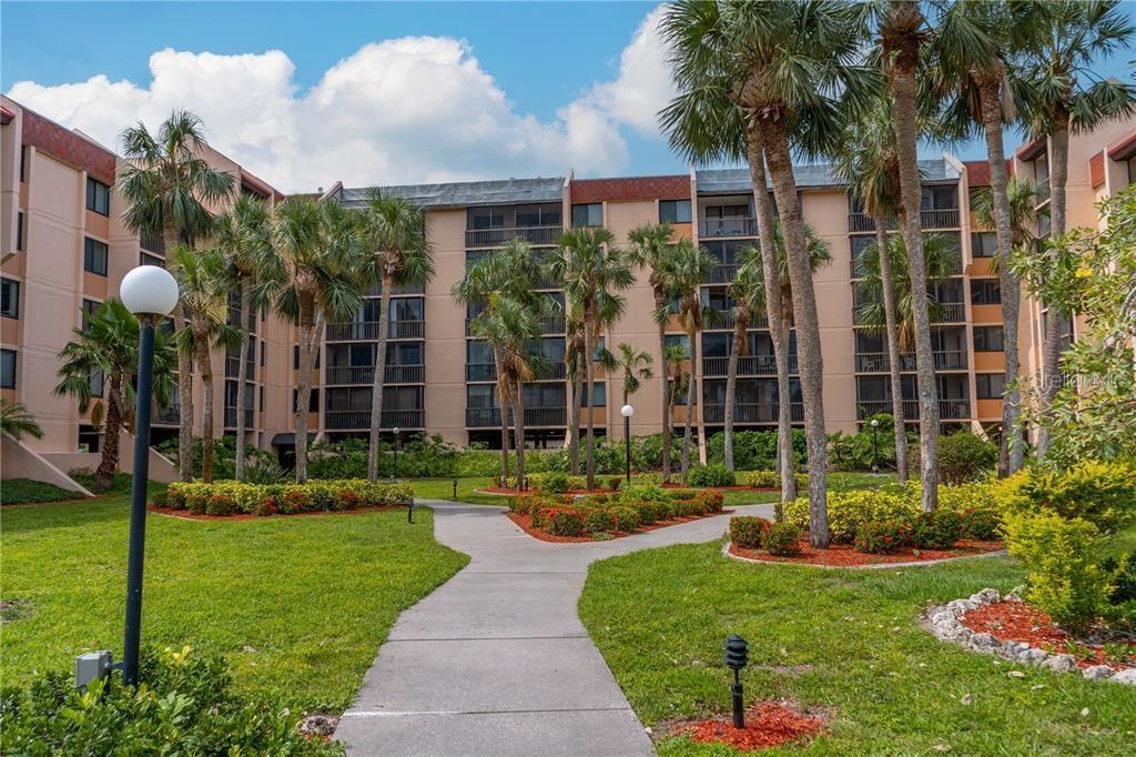PROMENADES WEST - Residential Lease