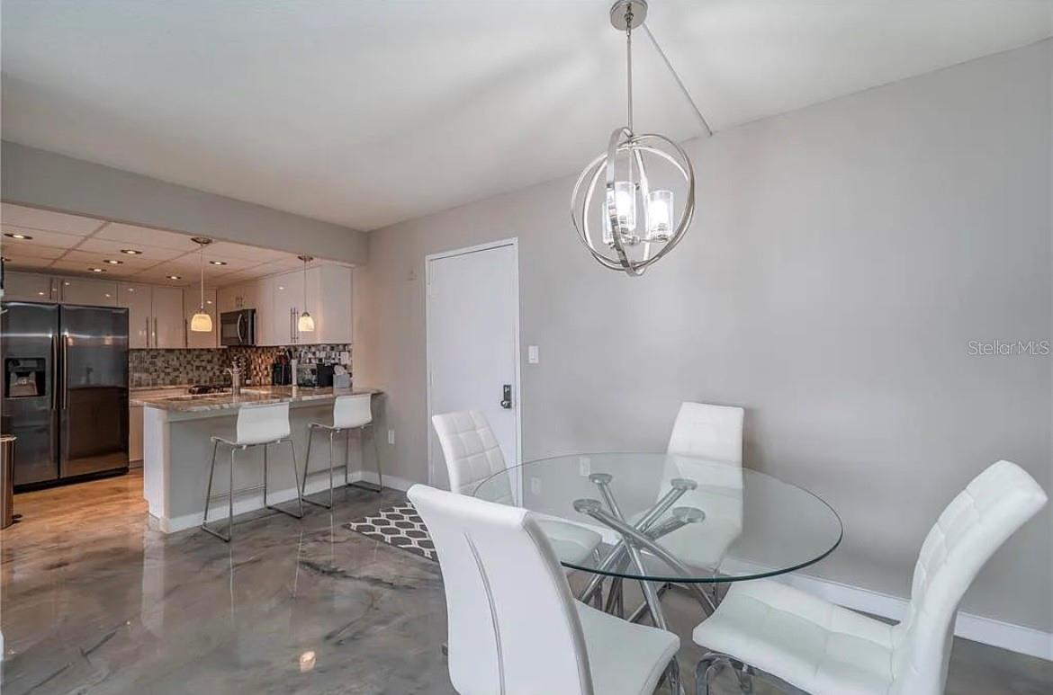 PROMENADES WEST - Residential Lease