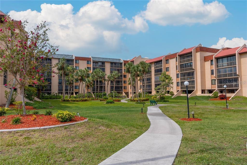 PROMENADES WEST - Residential Lease
