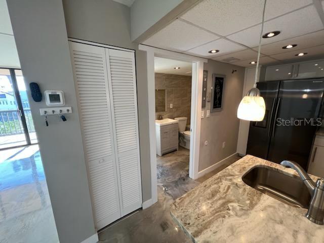 PROMENADES WEST - Residential Lease