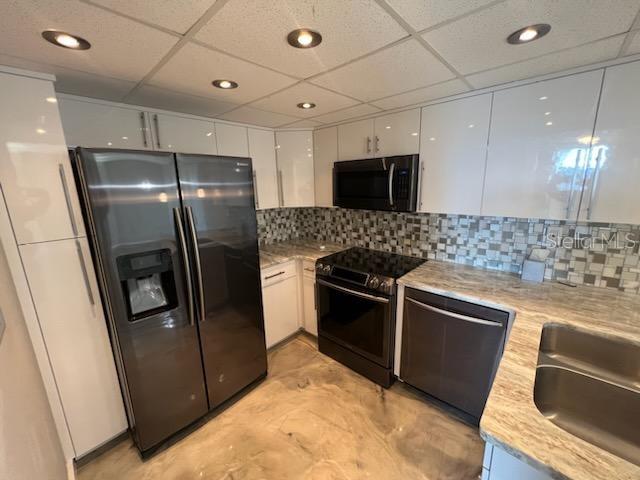 PROMENADES WEST - Residential Lease