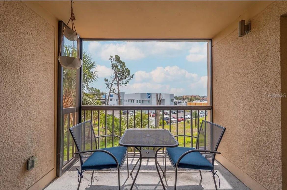 PROMENADES WEST - Residential Lease