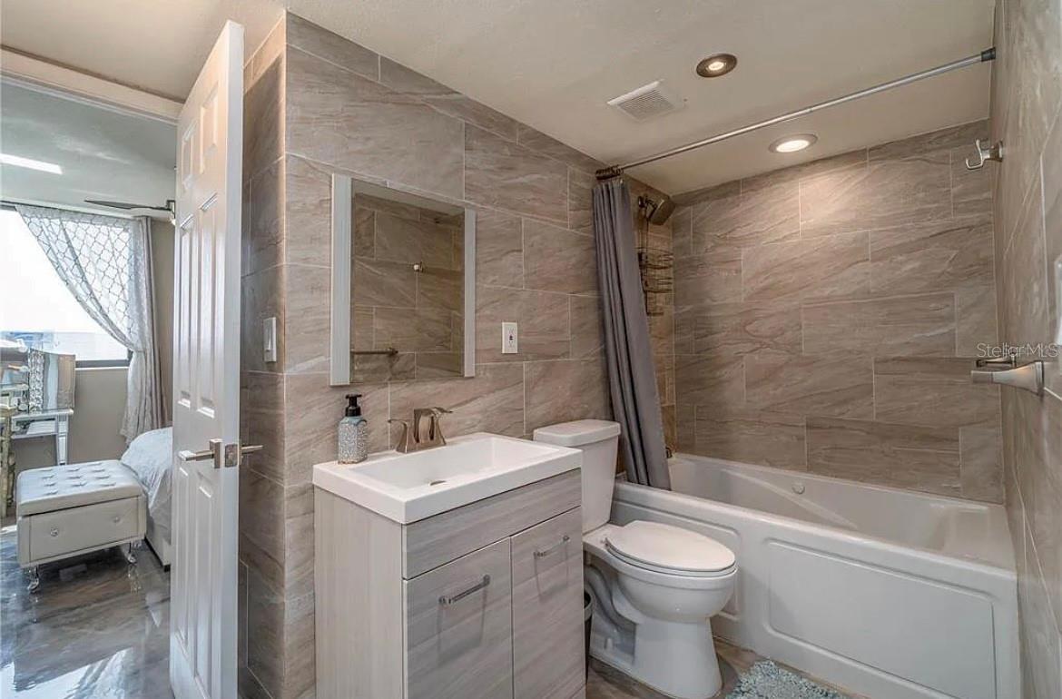 PROMENADES WEST - Residential Lease