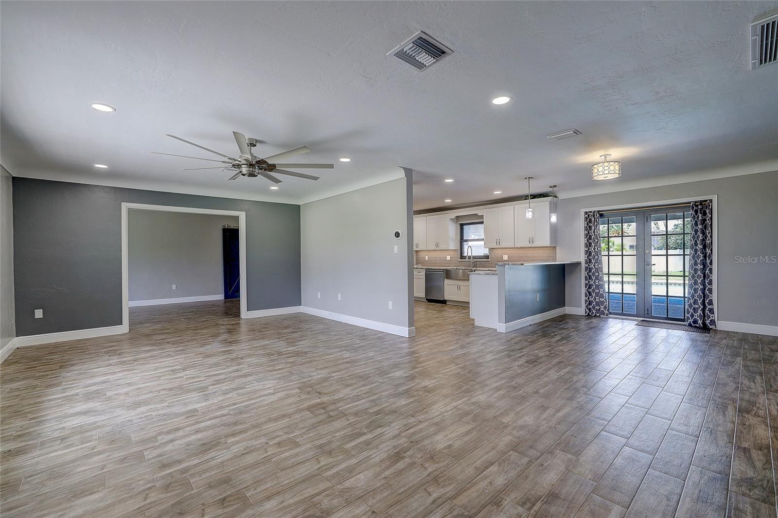 323 SUWANEE AVENUE