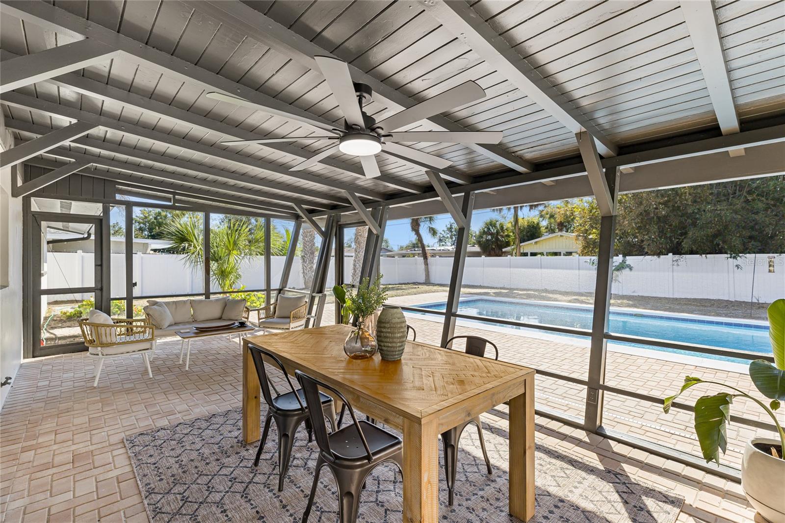 SOUTH GATE - Residential