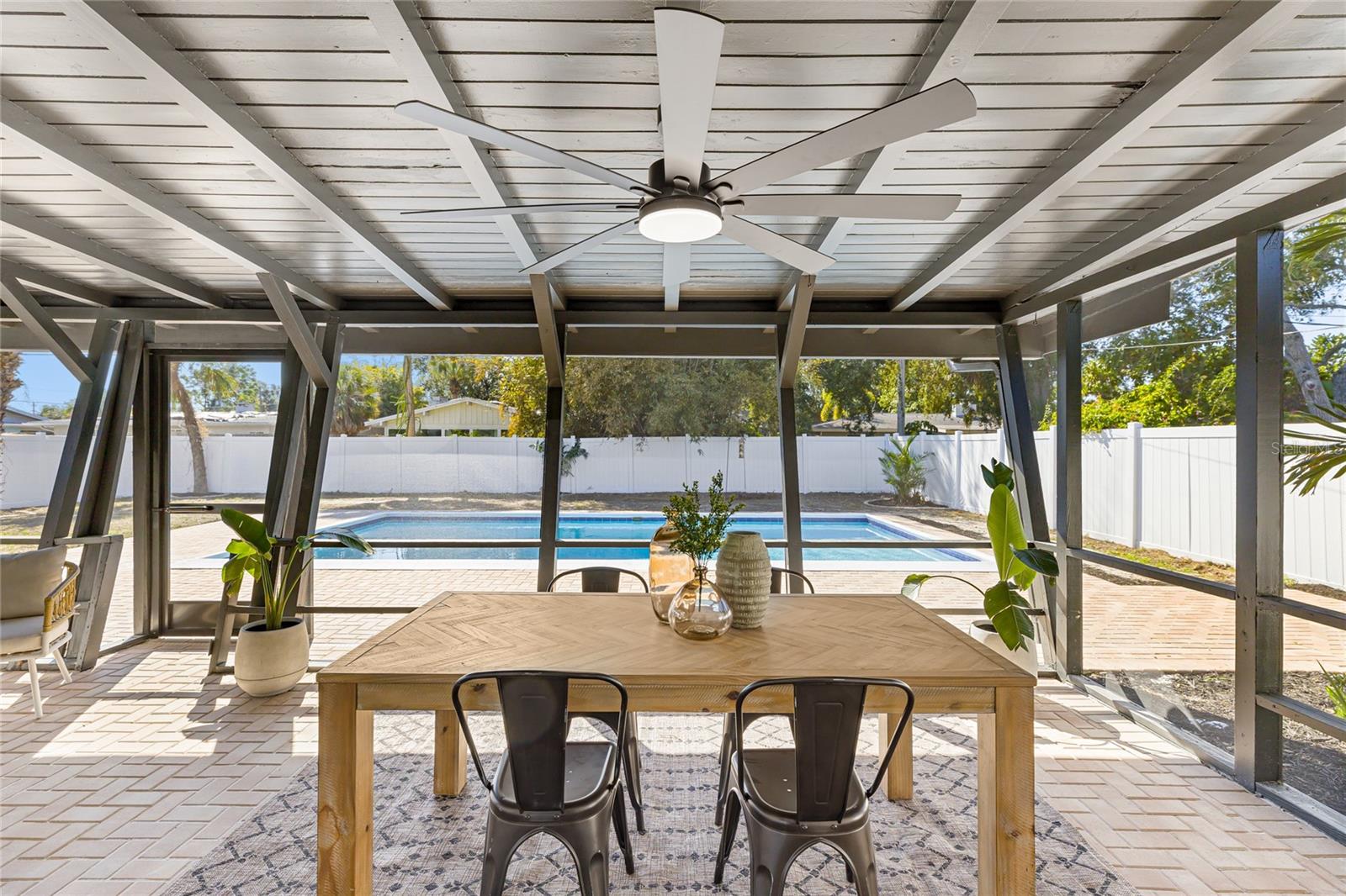 SOUTH GATE - Residential