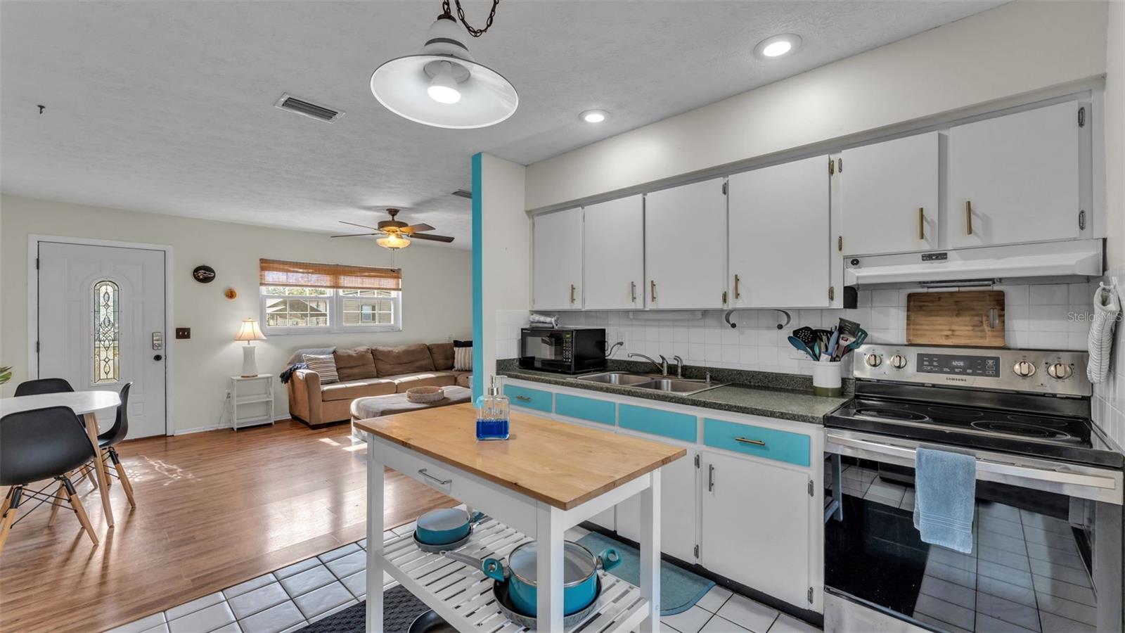 WEEKI WACHEE RIVER RETREATS - Residential